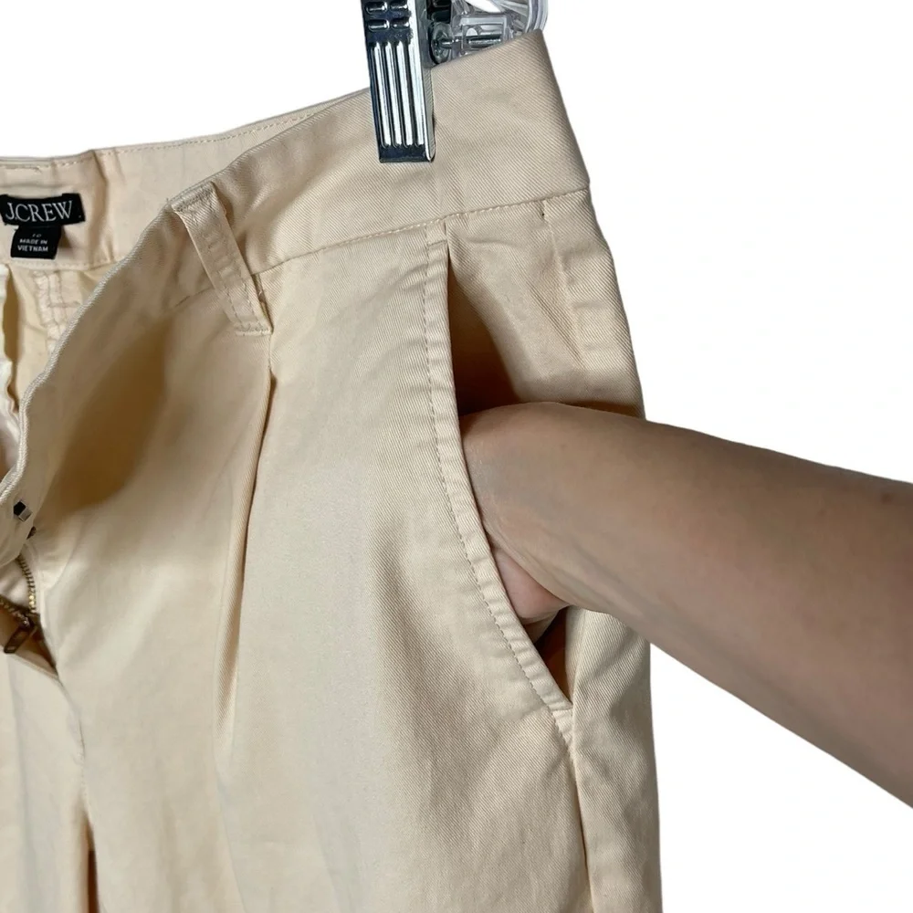 J.Crew Women’s Pleated khaki Pants Size 10 Straight Leg Zipper Closure Pockets